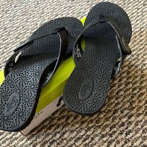 Bandals sandals/flip flops women’s size 9 new with box